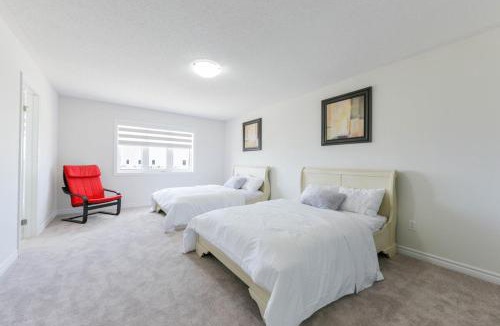 Thorold House | Entire 4BR Detached Home 15 Mins from the Falls, in Thorold, Perfect for 10 guests
