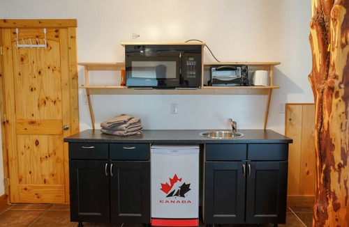 East Kootenay Ski Chalet | Entire custom crafted log Chalet near Fernie, B.C., sleeps 8