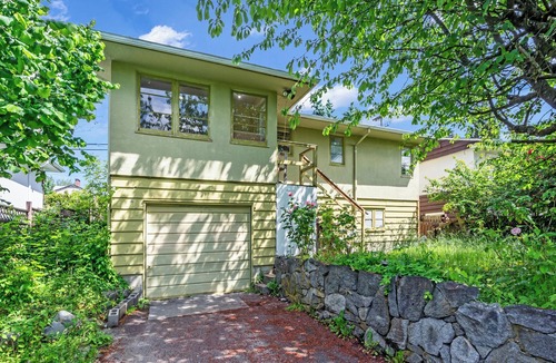 Burnaby House | Entire home in Burnaby Canada, 5 minutes to Metrotown