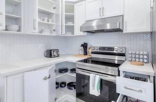 Whitby House | Entire Home | Toronto Hub | Therma SPA | 12 Guests | Dagmar | Sports Arenas