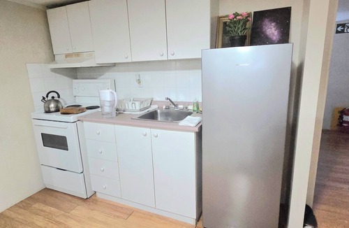 Thornhill House | Entire ; Private Suite Bsmt & Parking