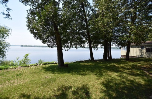 Westmeath Cottage | Epic Sunsets - Waterfront Cottage 4 Bedrooms, 2 Bathrooms