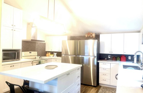 Seguin Cottage | Escape Rejuvenate @Luxury Lakefront Muskoka 3 BR cottage with 2 BR Bunkie