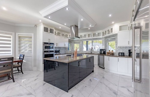 Fleetwood House | Escape to paradise: Your dream vacation awaits at our stunning Vrbo Property!