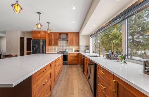Springbank House | Estate on Bow River 25 Min to DT YYC 5BR w AC