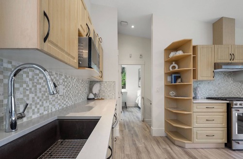 Walnut Grove Apartment | Estate Style Property 2 Bed 1 Bath Coach Home Fort Langley/Walnut Grove