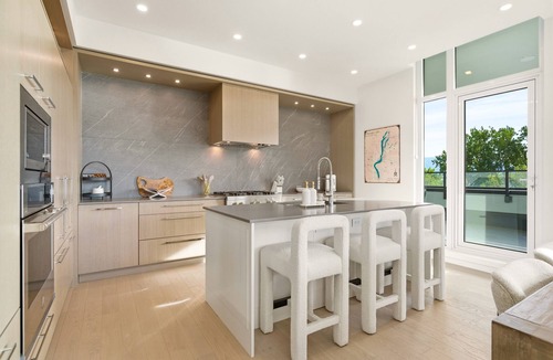 South Pandosy Condo | Exclusive Okanagan Beachfront Oasis I 3BR Penthouse Condo in Kelowna