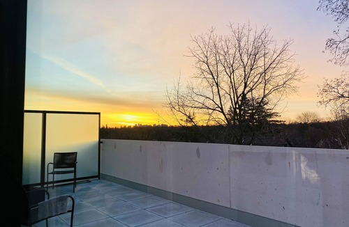 The Kingsway Condo | Executive 2 bed 2 bath condo in the Kingsway