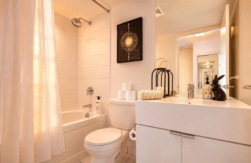 Bathurst Quay Apartment | Executive 2BR Apartment | Lake View | Free Parking