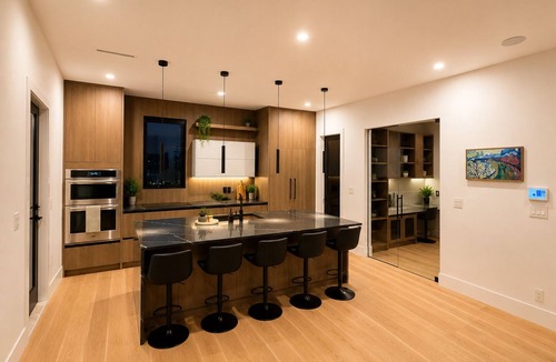 South Surrey House | Executive 5BR White Rock/SS Retreat | Patios, Beaches, BBQ & Family Getaways