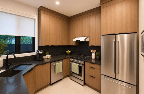 South Surrey House | Executive 5BR White Rock/SS Retreat | Patios, Beaches, BBQ & Family Getaways