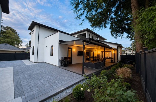South Surrey House | Executive 5BR White Rock/SS Retreat | Patios, Beaches, BBQ & Family Getaways