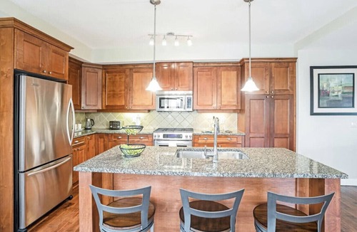 Westbank Condo | Executive Lakeview Suite, 3 King Bedrooms 2 Baths, 2 Private Patios