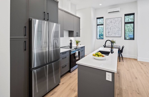 Colwood Apartment | Executive Olympic View Retreat