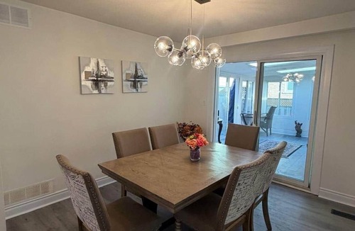 Markham House | Executive Parkside Retreat in Heart of Unionville