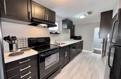 Lakeview Apartment | Executive Stay | Port Credit/Tor
