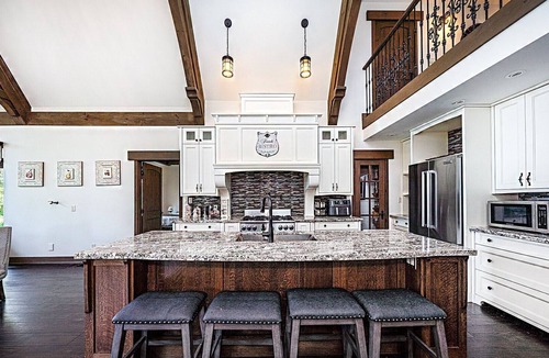 Brock House | Expansive Four Season 3BR Lakefront Retreat Home