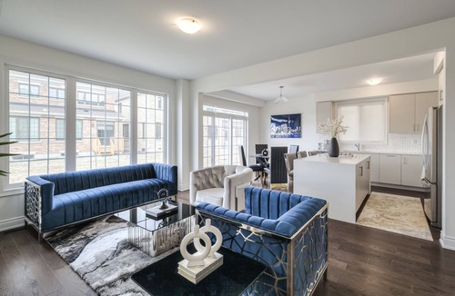 Bradford House | Experience Luxury Living-Minutes from Canada's Wonderland