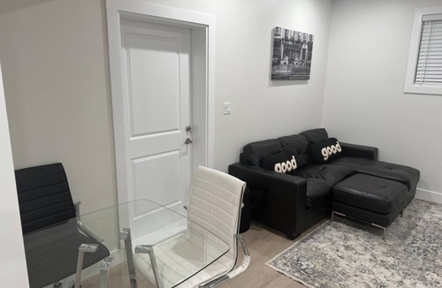Prince George House | Experience city living in this stylish and professionally designed suite.