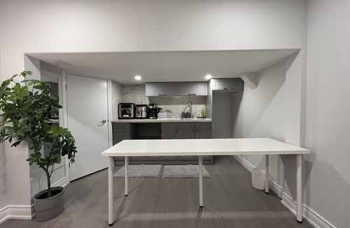 Markham House | Experience Unforgettable Luxury Markham Townhouse Exquisite 6-Bedroom Getaway