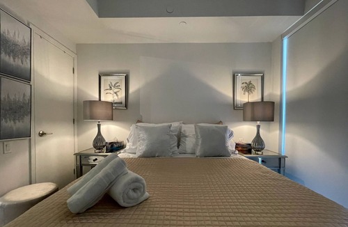 Church and Wellesley Condo | Exquisite Retreat: Luxury Living with Seamless Subway Access, Steps to Yorkville