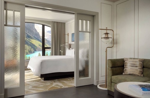 Lake Louise Hotel | Fairmont Chateau Lake Louise