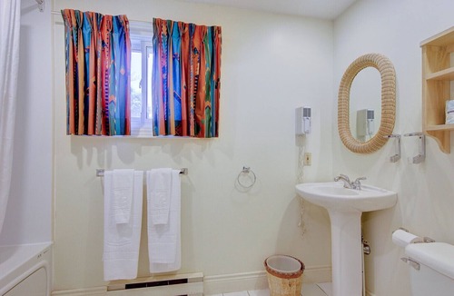 Sutton Ski Chalet | Fairway cottage at Jackson Point
