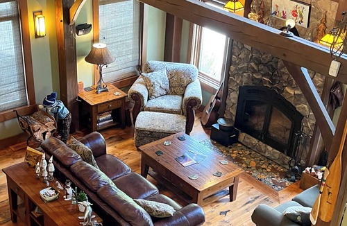 Fernie Ski Chalet | Fairy Creek Chalet l 5 Bedrooms l Sleeps 10 Adults l Hot Tub