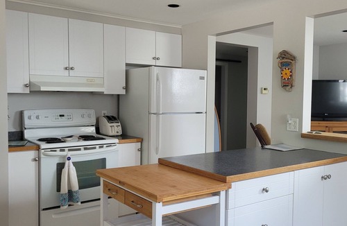 Black Point Cottage | Families, Friends, Pet Friendly.