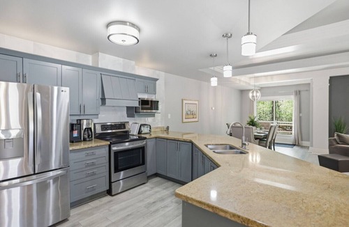 Collingwood Condo | Family Condo for 6 | 10 Minutes to Blue Mountain!