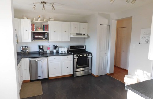 Claresholm House | Family Friendly Air Conditioned Home