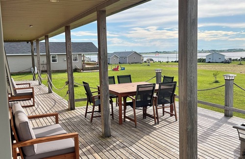 Darnley Cottage | Family friendly cottage with water view- Minutes from Thunder Cove Beach