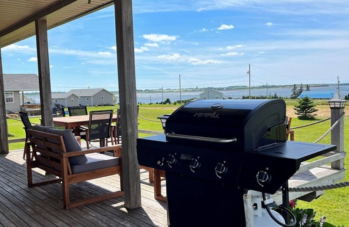 Darnley Cottage | Family friendly cottage with water view- Minutes from Thunder Cove Beach