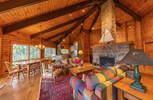 Seguin Cottage | Family Friendly Getaway in Sucker Bay on Lake Rosseau! Sleeps 8!