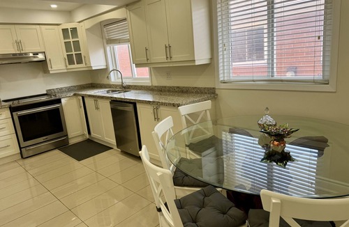 Humber Summit House | Family & Friendly Spacious Place Available