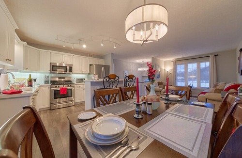 Meaford House | Family friendly summer getaway, short walk to beach, restaurants, etc.