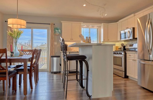 Meaford House | Family friendly summer getaway, short walk to beach, restaurants, etc.