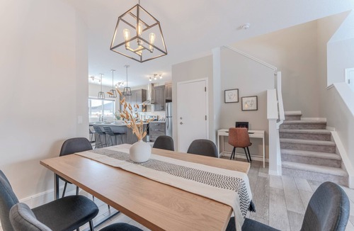 Northwest Calgary House | Family Getaway Home - 2 Private Suites | Sleeps 10 | Excellent for groups