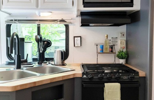 Miller Lake House | Family Glamping RV Springdale Retreat Tobermory