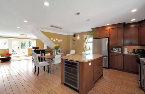 Ambleside House | Family Home: Hot Tub/Beach/Ski/Cruise Ship/Stanley Park/Capilano Bridge/Whistler