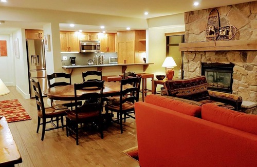 Whistler Village Condo | Family Time, Mountain Views, Perfect Vibes. Carleton Lodge Patio Condo.