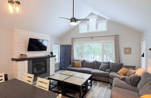 Markdale House | Family water front lake house on private lake. 4 seasons oasis!
