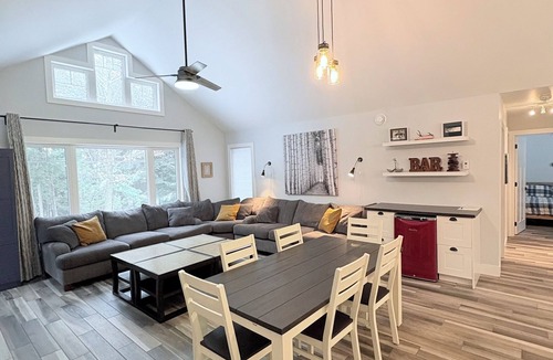 Markdale House | Family water front lake house on private lake. 4 seasons oasis!