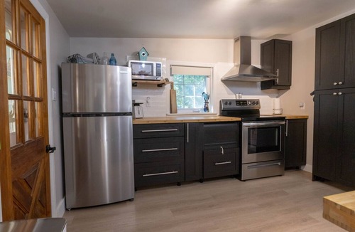 Marmora Cottage | Family Waterfront Cottage | Private Beach, Hot Tub & Game Room