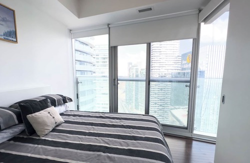 Central Waterfront House | Fancy 2 Beds Suite near CN Tower, Scotia Arena, Rogers Centre & FREE PARKING