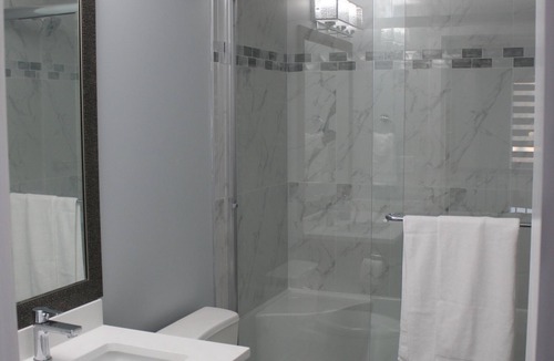 West Abbotsford Other | Farm & Garden Retreat, Spacious Loft in Aldergrove