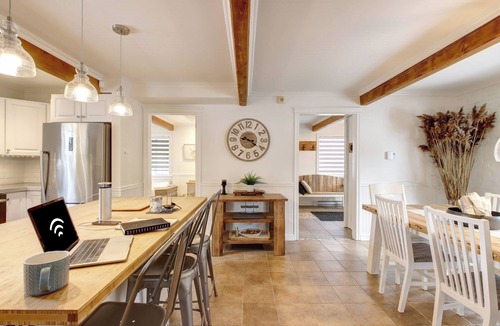 Entrelacs Ski Chalet | Farm House Cottage - 4 season Spa in Nature - Paddleboards - In&out Fireplace