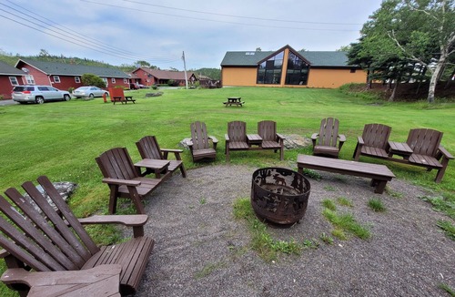 Liscomb Cottage | Farmhouse: Spacious 3-Bedroom at Liscomb Lodge