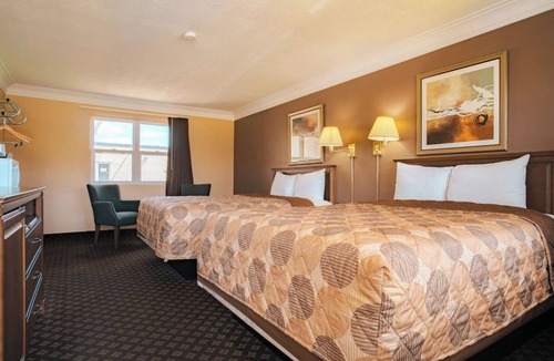 Sarnia Hotel | Fauld's Motel
