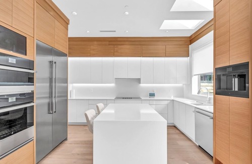 Riley Park House | FIFA 2026 Vancouver stay prime location sleeps 7 free parking kids friendly